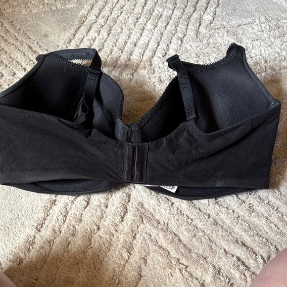 Victoria's Secret Black Molded T-Shirt Bra - Picture 3 of 4